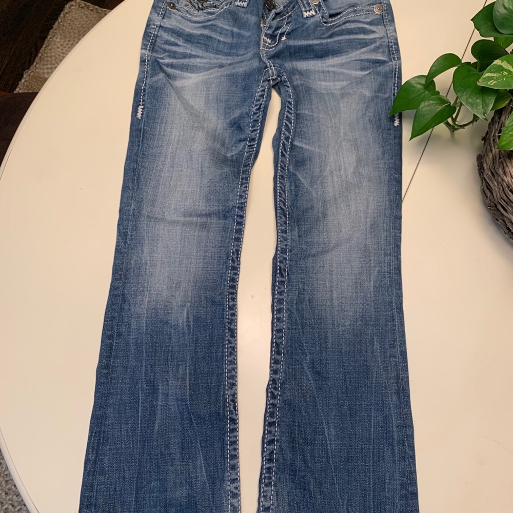 Missing 1 stone L back pocket
